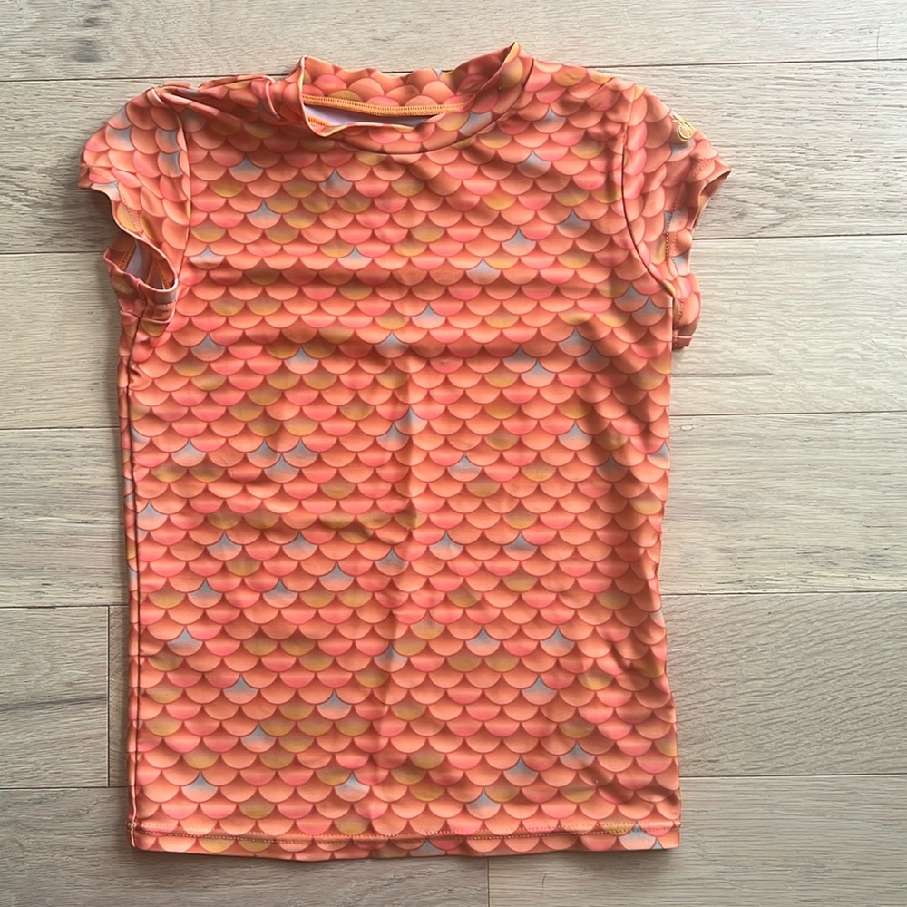 Girls short‎ sleeve rash, guard size 10.